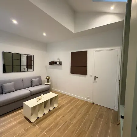 Apartment Near Eiffel Tower